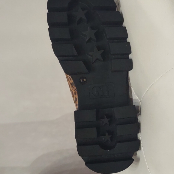 Leather Gianni Bini Black Chunky lug soles platform Boots Zip Shoes Leopard NEW - Picture 7 of 7